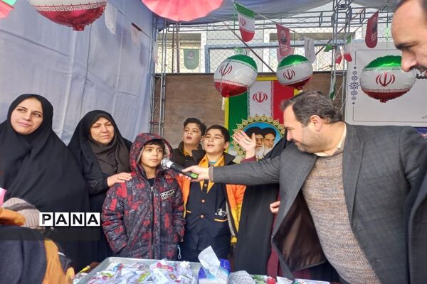 دانش‌آموزان منطقه ۱۰ در جشن ۴۴ سالگی انقلاب، جلوه‌ای ازاقتدارملت ایران را نشان دادند