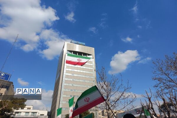 دانش‌آموزان منطقه ۱۰ در جشن ۴۴ سالگی انقلاب، جلوه‌ای ازاقتدارملت ایران را نشان دادند