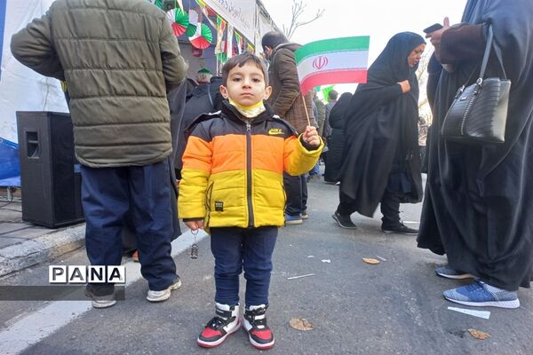 دانش‌آموزان منطقه ۱۰ در جشن ۴۴ سالگی انقلاب، جلوه‌ای ازاقتدارملت ایران را نشان دادند