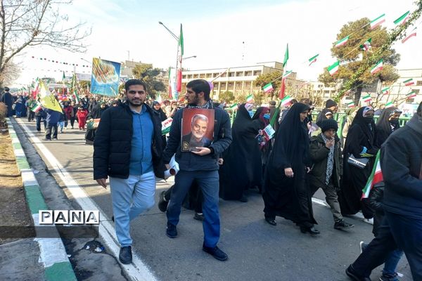 دانش‌آموزان منطقه ۱۰ در جشن ۴۴ سالگی انقلاب، جلوه‌ای ازاقتدارملت ایران را نشان دادند