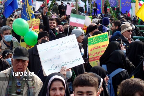 حضور پر شور نسل‌ها در راهپیمایی ۲۲ بهمن