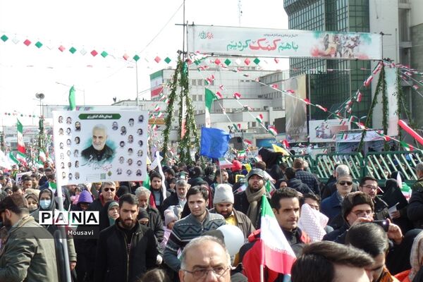 حضور پر شور نسل‌ها در راهپیمایی ۲۲ بهمن