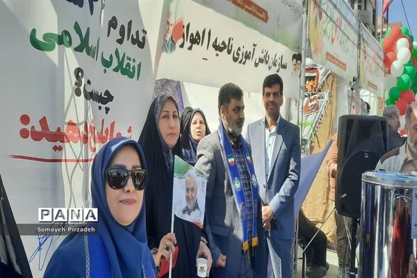 پیشتازان ناحیه یک اهواز در راهپیمایی  ٢٢ بهمن