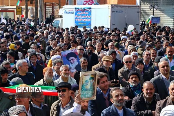 راهپیمایی ۲۲ بهمن ماه با حضور پرشور مردم ولایتمدار و شهید پرور آران و بیدگل