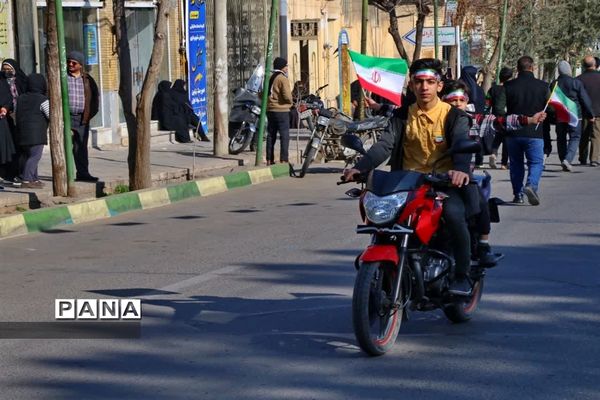 راهپیمایی ۲۲ بهمن ماه با حضور پرشور مردم ولایتمدار و شهید پرور آران و بیدگل