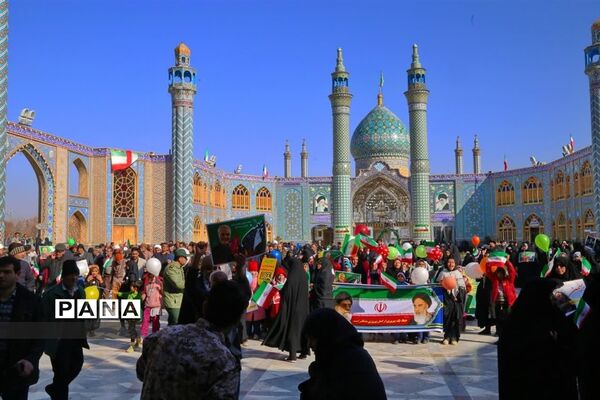 راهپیمایی ۲۲ بهمن ماه با حضور پرشور مردم ولایتمدار و شهید پرور آران و بیدگل