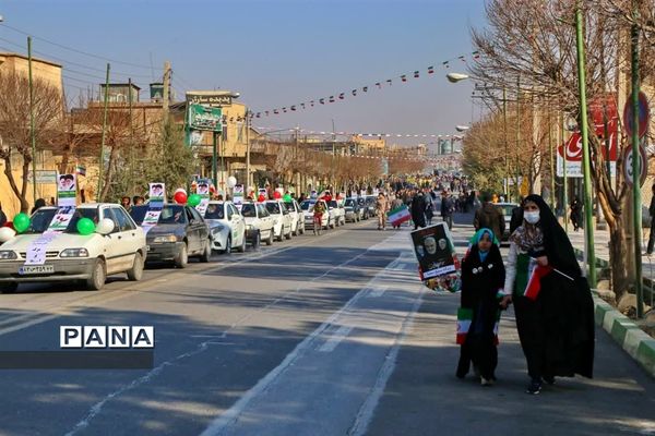 راهپیمایی ۲۲ بهمن ماه با حضور پرشور مردم ولایتمدار و شهید پرور آران و بیدگل