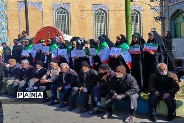 راهپیمایی ۲۲ بهمن ماه با حضور پرشور مردم ولایتمدار و شهید پرور آران و بیدگل