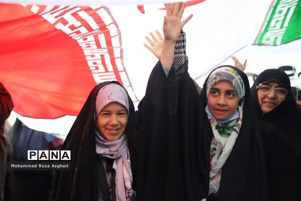 غرفه سازمان دانش‌آموزی در راهپیمایی 22 بهمن