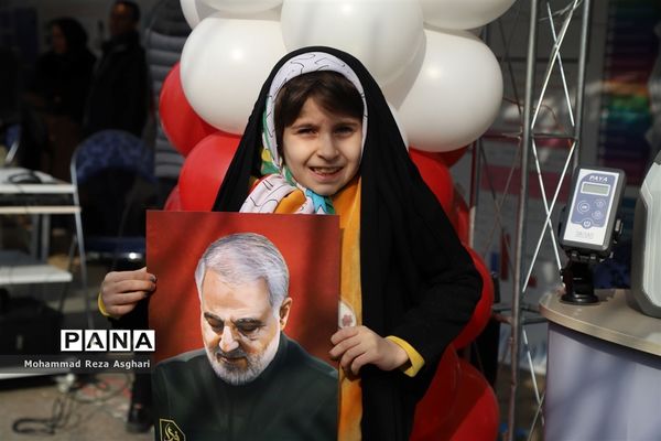 غرفه سازمان دانش‌آموزی در راهپیمایی 22 بهمن