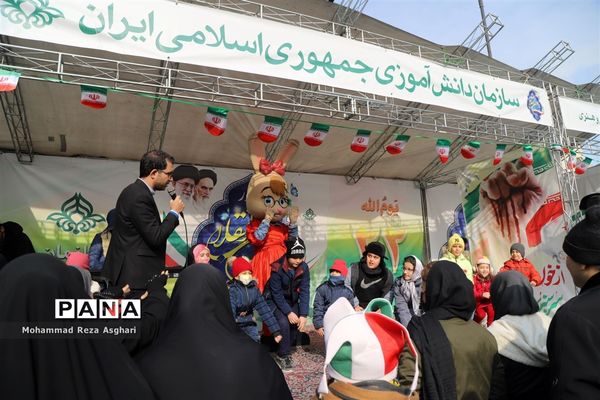 غرفه سازمان دانش‌آموزی در راهپیمایی 22 بهمن