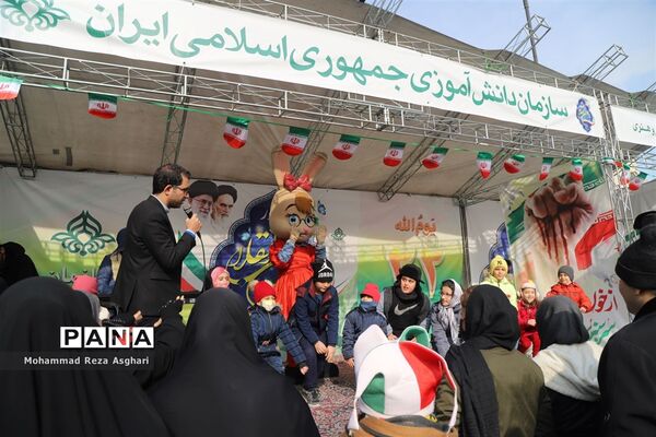 غرفه سازمان دانش‌آموزی در راهپیمایی 22 بهمن