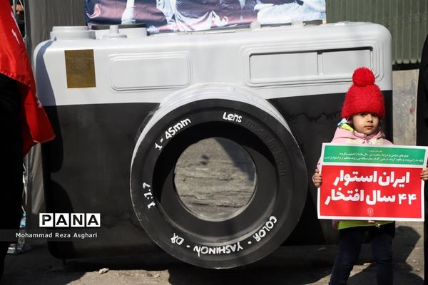 غرفه سازمان دانش‌آموزی در راهپیمایی 22 بهمن