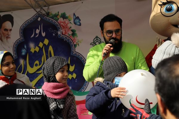 غرفه سازمان دانش‌آموزی در راهپیمایی 22 بهمن