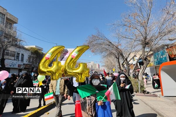 حضور گسترده مردم شیراز در راهپیمایی 22 بهمن