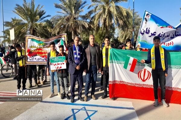 حضور مربیان و دانش‌آموزان شهرستان هویزه در راهپبمایی ۲۲ بهمن