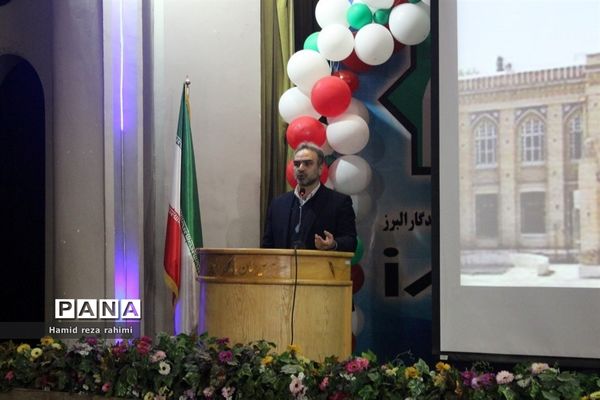 سلسله نشست‌های جهاد تبیین و مراسم در دبیرستان ماندگار البرز