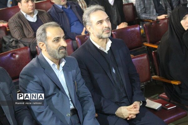 سلسله نشست‌های جهاد تبیین و مراسم در دبیرستان ماندگار البرز