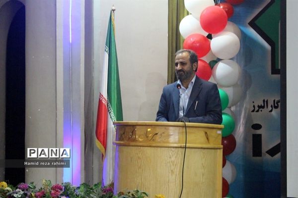 سلسله نشست‌های جهاد تبیین و مراسم در دبیرستان ماندگار البرز