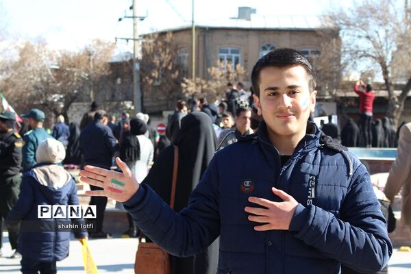 راهپیمایی مردم کرمانشاه در مراسم 22 بهمن