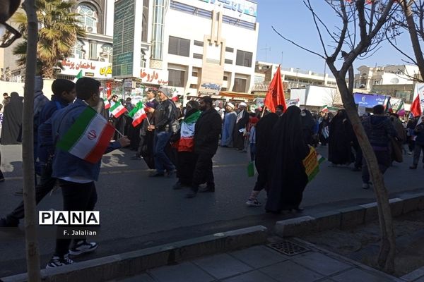 حضورحماسه آفرین مردم قم در راهپیمایی 22 بهمن