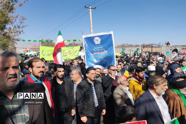 حضور پر شور مردم شهرستان مهریز در راهپیمایی ۲۲ بهمن