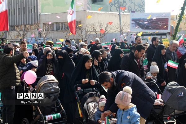 حضور مردم ولایتمدار تهران در مراسم راهپیمایی چهل و چهارمین سالگرد پیروزی انقلاب اسلامی