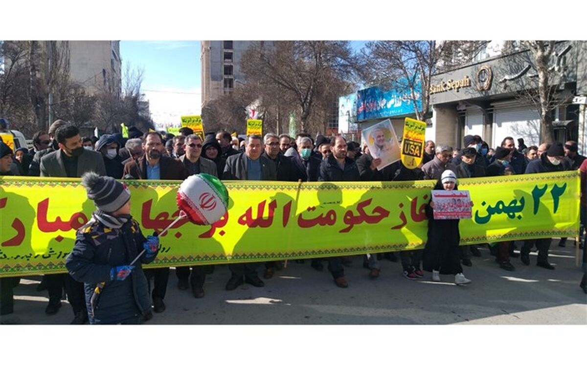 حضور پرشور فرهنگیان و دانش‌آموزان اردبیلی در جشن پیروزی انقلاب اسلامی