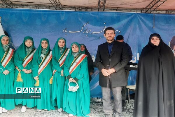 حضورفرهنگیان و دانش‌آموزان آموزش و پرورش استثنایی کشور درراهپیمایی 22 بهمن