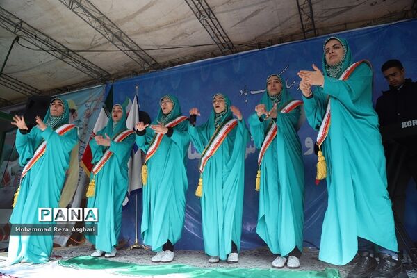 حضورفرهنگیان و دانش‌آموزان آموزش و پرورش استثنایی کشور درراهپیمایی 22 بهمن