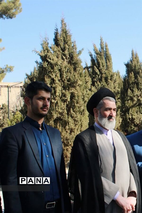 حضور دانش‌آموزان عضو سازمان دانش‌آموزی و خبرگزاری پانا خراسان جنوبی در راهپیمایی 22بهمن