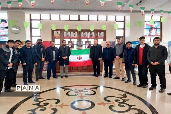 بازدید معاون پرورشی و فرهنگی آموزش و پرورش استان آذربایجان شرقی از نمایشگاه‌های دانش‌آموزی مدارس انقلاب تبریز
