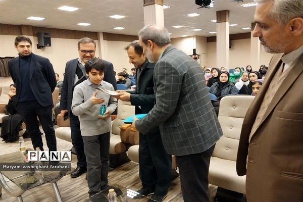 تجلیل از افتخارآفرینان و نخبگان دانش‌آموزی منطقه ۲