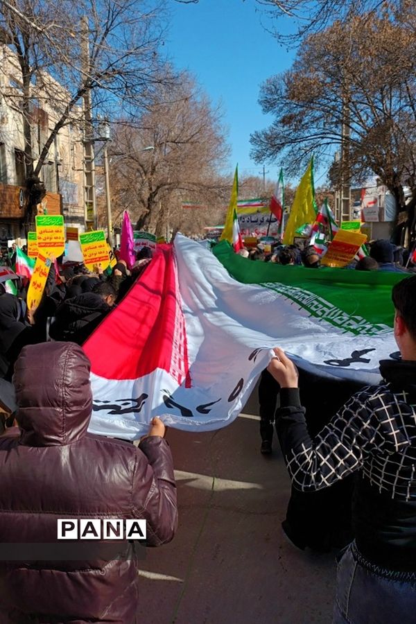 فعالیت‌های بسیج دانش‌آموزی در راهپیمایی 22 بهمن