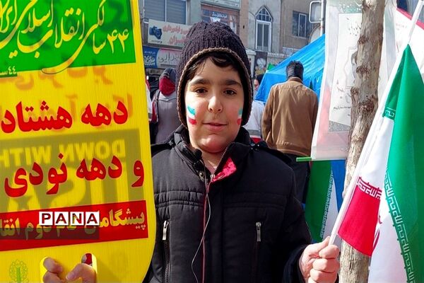 دانش‌آموزانی که همه با هم آمدند