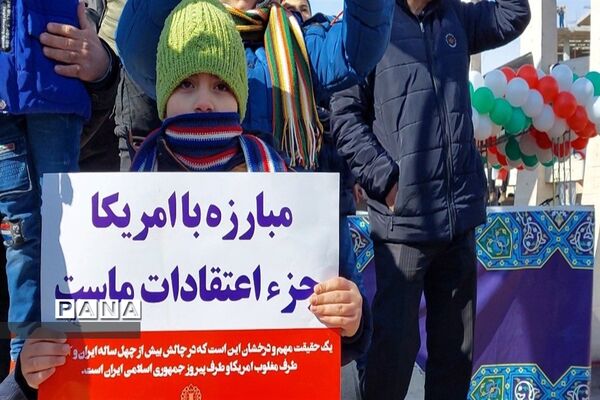 دانش‌آموزانی که همه با هم آمدند