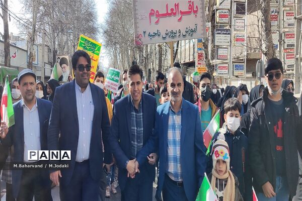 حضور پرشور دانش‌آموزان ولایتمدار ناحیه 2 خرم‌آباد در راهپیمایی 22 بهمن