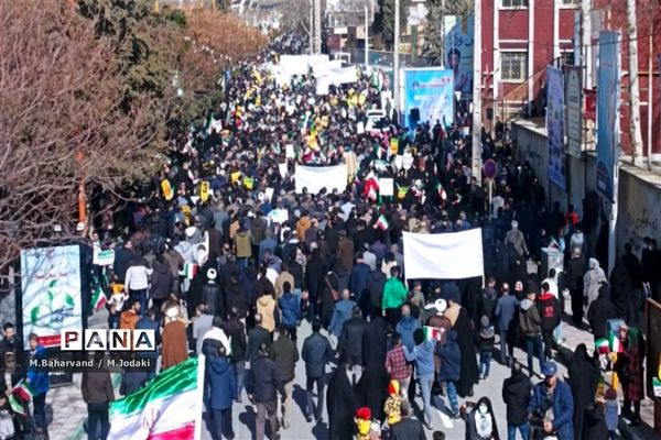 حضور پرشور دانش‌آموزان ولایتمدار ناحیه 2 خرم‌آباد در راهپیمایی 22 بهمن