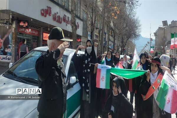 حضور پرشور دانش‌آموزان ولایتمدار ناحیه 2 خرم‌آباد در راهپیمایی 22 بهمن