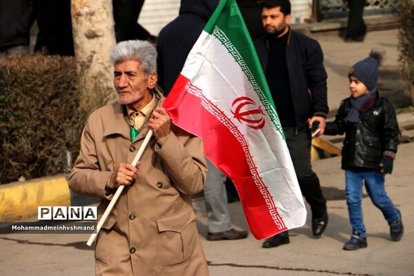 حضور چشم‌گیر مردم قزوین در جشن ۴۴ سالگی انقلاب