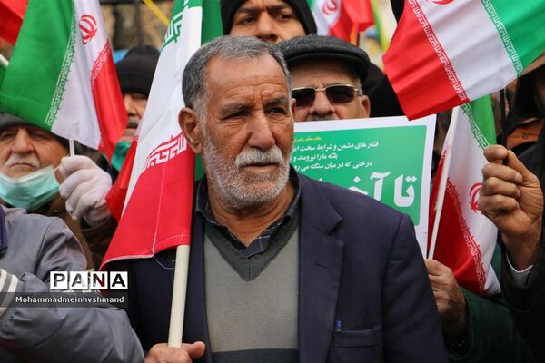 حضور چشم‌گیر مردم قزوین در جشن ۴۴ سالگی انقلاب