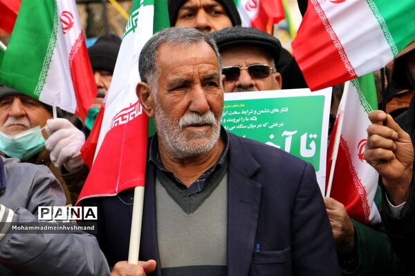 حضور چشم‌گیر مردم قزوین در جشن ۴۴ سالگی انقلاب