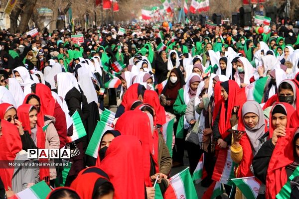 حضور چشم‌گیر مردم قزوین در جشن ۴۴ سالگی انقلاب