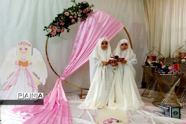 جشن تکلیف شکوفه‌های 9 ساله دبستان دخترانه سعادت شهرستان قدس