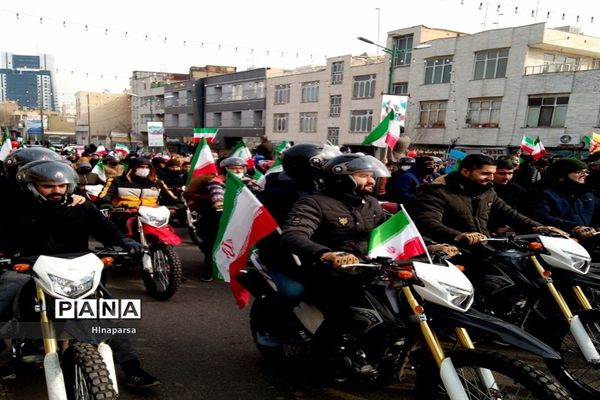 حضور پرشکوه مردم قزوین در راهپیمایی ۲۲ بهمن