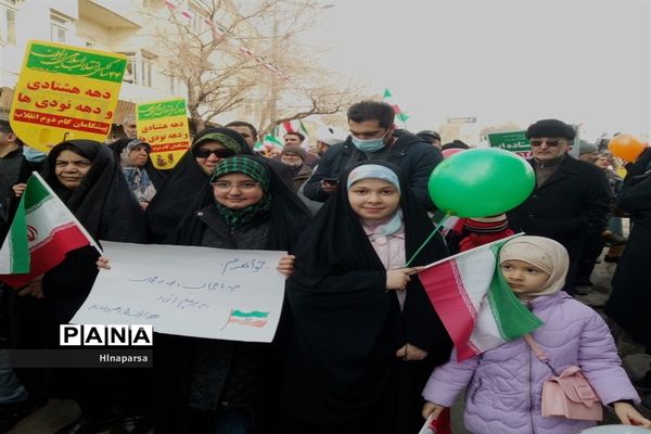 حضور پرشکوه مردم قزوین در راهپیمایی ۲۲ بهمن