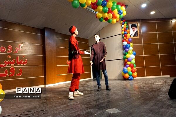 برگزاری نمایش جنگ شادی درشهرستان قرچک