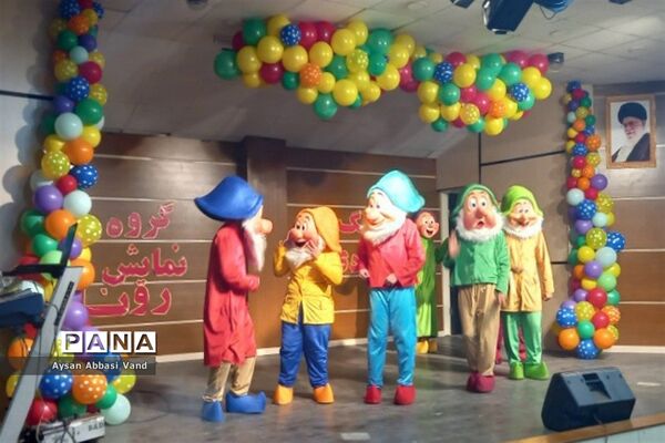 برگزاری نمایش جنگ شادی درشهرستان قرچک