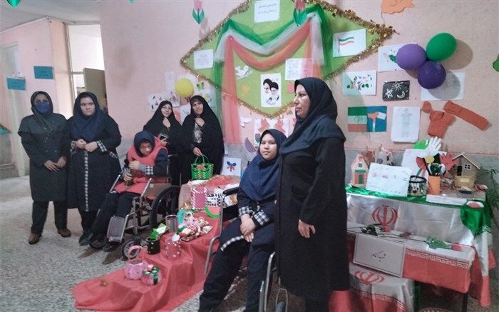 برگزاری نمایشگاه دست‌ساخته‌های دانش‌آموزان استثنایی دختران متوسطه اول ملارد