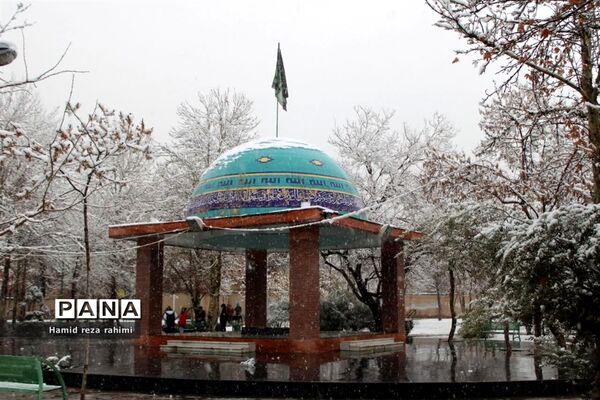 تهران لباس سفید بر تن کرد